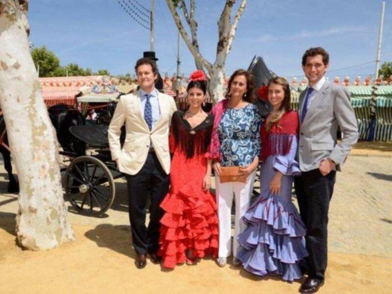 Numerosos personajes conocidos en Feria de Sevilla 2012