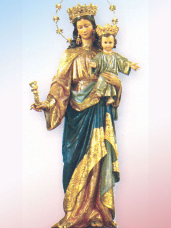 Mes de Mayo: Mes de María, Cultos en Honor y Gloria de María Auxiliadora Coronada en su Basílica en la Casa Salesiana de la Trinidad en Sevilla.