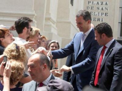 El cariñoso recibimiento al príncipe en Cádiz