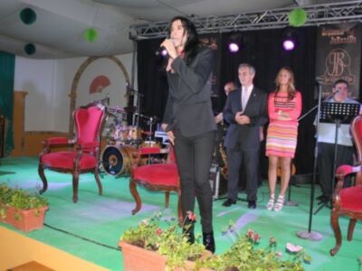 El cantante y periodista Mario Vaquerizo "pregonó" la Feria de Lora del Río en la noche del miércoles 30 de mayo