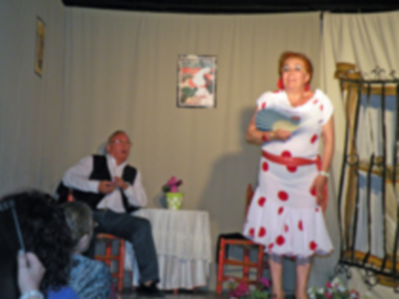 El grupo de teatro volver a empezar, puso el broche de oro de fin decurso del colegio de mayores Ceper del Polígono Norte de Sevilla.