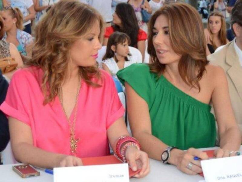 Jessica Bueno jurado de un certamen de modelos el mismo día que Isabel Pantoja se sentaba en el banquillo