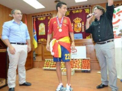 Jesús Navas, recibido como un héroe en su pueblo, Los Palacios