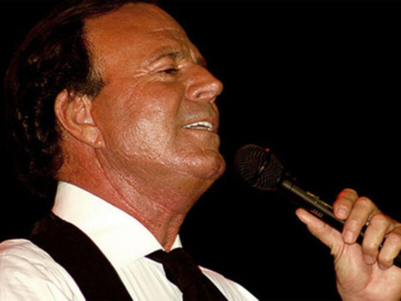 COMO PASE LO DE JULIO IGLESIAS