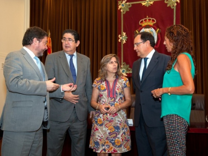 El Colegio de Abogados de Sevilla, junto a otros colegios profesionales, donarán 9.000 euros al mes a Cáritas