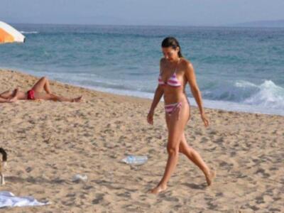 Raquel Revuelta disfruta en bikini de las playas de Cádiz, en plena forma física