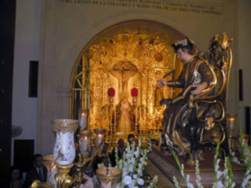 Sevilla.En la villa de Alcalá del Río (Sevilla), se celebró la procesión de subida del Santo Patrón San Gregorio de Osset