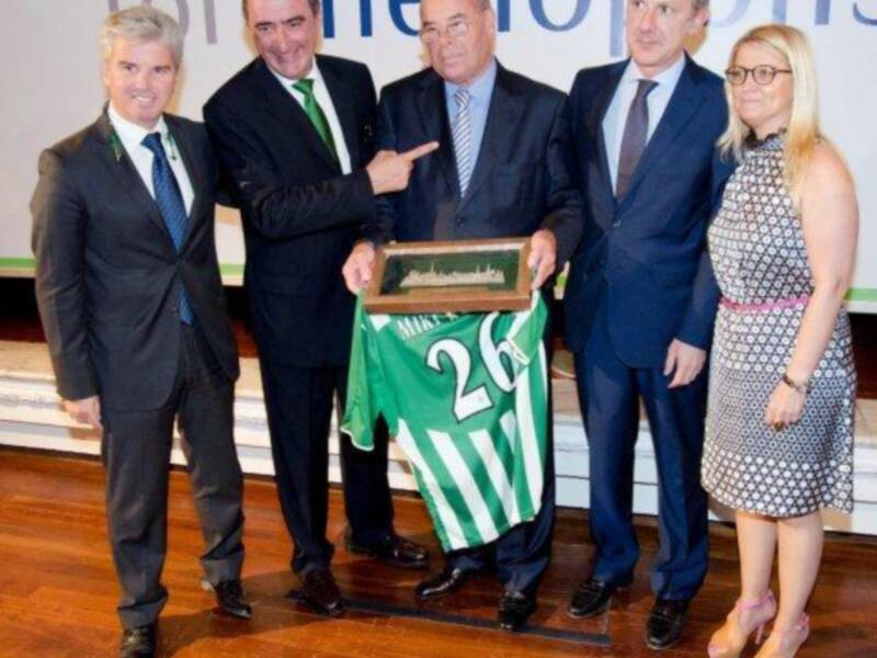 Carlos Herrera y Curro Romero ejercen de béticos 