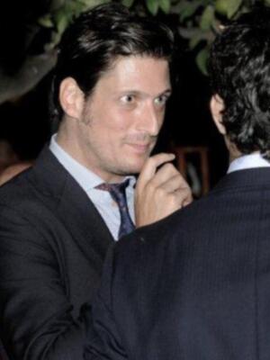 Amaia Salamanca y Rosauro Baro, cada día más cerca de la boda fotografiados junto al cura que casa a los famosos 