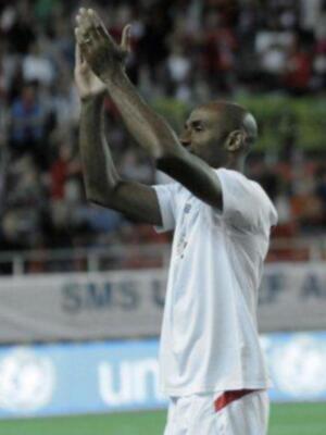 Kanoute se despide con un homenaje de Unicef a beneficio ciudad de los niños de África