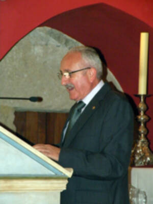 Provincia.El Profesor e Historiador D. Manuel Morales Morales, pronuncio una disertación, sobre el canto de la Sentencia de Pilatos en la Hermandad de Jesús Nazareno de Alcalá del Río.