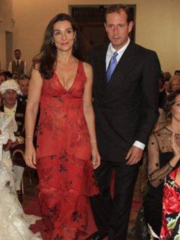 Luis Alfonso de Borbón y su esposa padrinos de la magnifica fiesta aniversario de la revista Escaparate en Sevilla