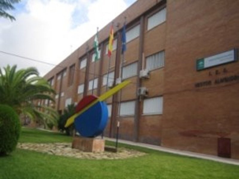 El A.M.P.A del  IES Néstor Almendros denuncian que los alumnos minusválidos no puedan asistir a clases    
