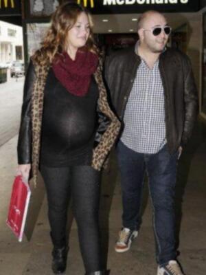 Kiko Rivera y Jessica Bueno salen de la clinica tras ser  padres  