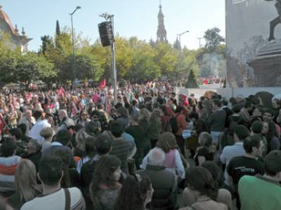 Sevilla. Miles de  sevillanos se manifestaron en protesta por  el rechazo general de los recortes.