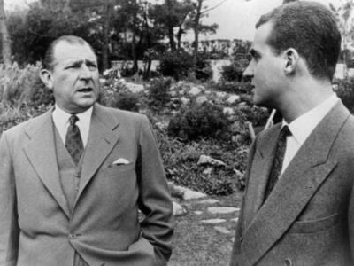 Los duques de Alba asisten a la presentación de la biografía del rey