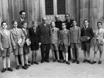 Los duques de Alba asisten a la presentación de  la biografía del rey