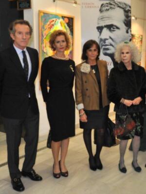 Los duques de Alba asisten a la presentación de  la biografía del rey