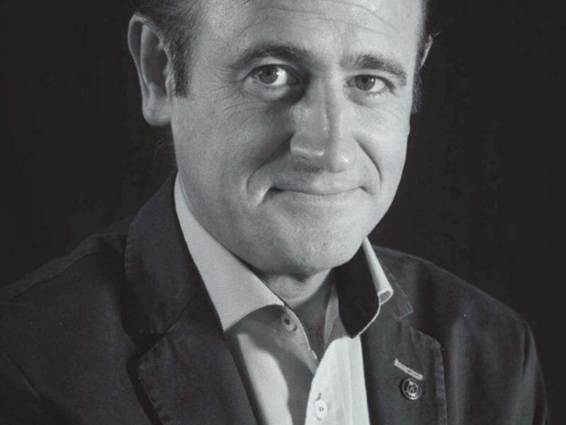 Los duques de Alba asisten a la presentación de  la biografía del rey