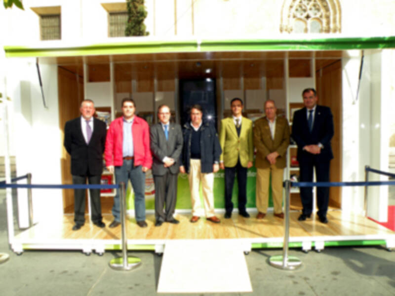 Sevilla. EL sábado los empresarios de Estepa hicieron entrega en el acto de 1500 kilos de Productos Navideños para las familias necesitada de Sevilla.