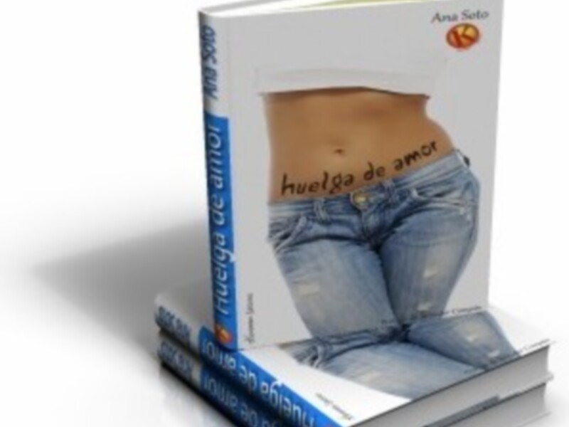 Tres libros con el título "Huelga de amor" de Ana Soto, mostrando una imagen de piernas con un texto en el abdomen.