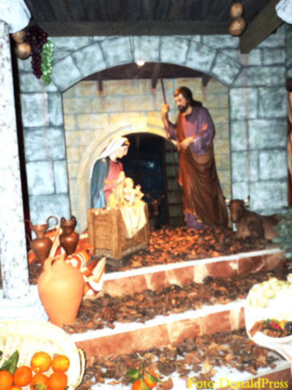 Los Magos, el Papa y la trivialización penúltima. Y concurso de Belenes en la Hdad. de la Hiniesta en Sevilla.