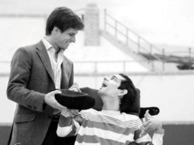 "El Juli" realiza un calendario solidario para niños con deficiencia mental