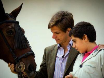 "El Juli" realiza un calendario solidario para niños con deficiencia mental