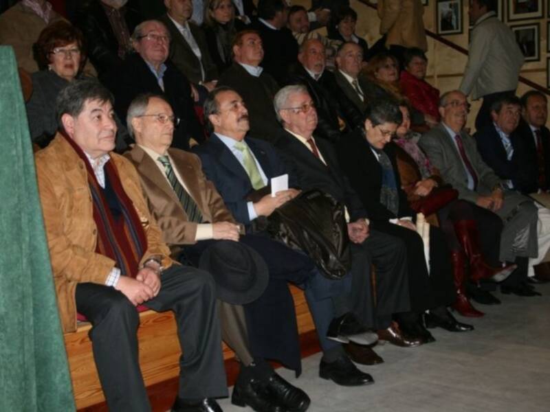 Jugadores, técnicos, árbitros de varias décadas balonmano del sevillano se reunieron en Antares