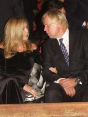 Alfonso Díez ejerce de duque de alba y entrega premio a Bo Derek