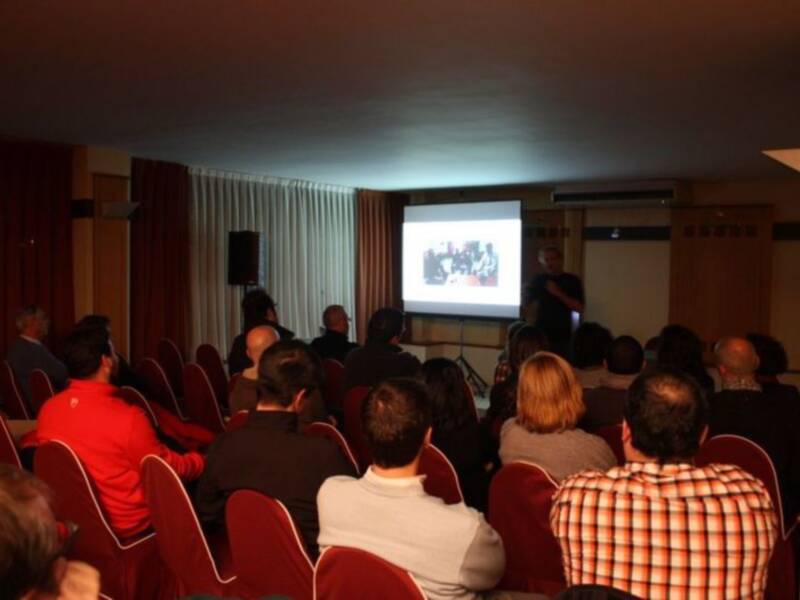 Exitosa presentación en Sevilla de 'Salí a dar una vuelta'