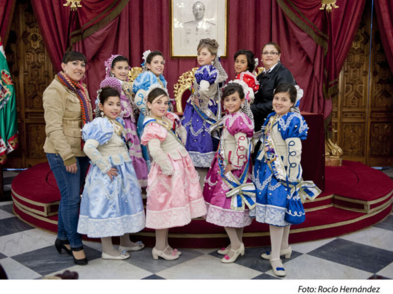 Las damas infantiles visitan la Diputación Provincial y asisten a una sesión infantil del concurso del Falla(Chipiona)