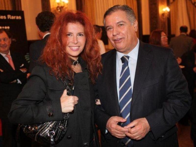 Sandra Ibarra junto a Juan Ramón Lucas, una mujer solidaria