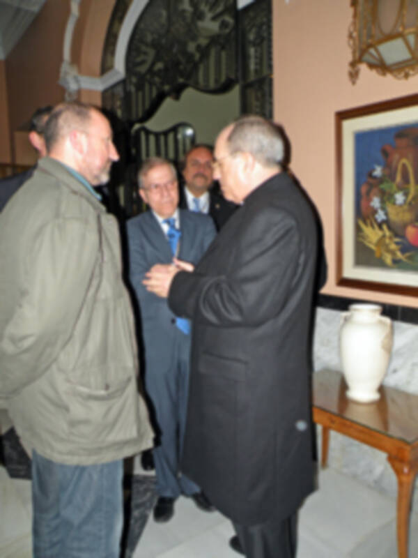 Sevilla.El Ateneo reconoció la labor de Caritas Diocesana con la medalla de Oro de su instituición.
