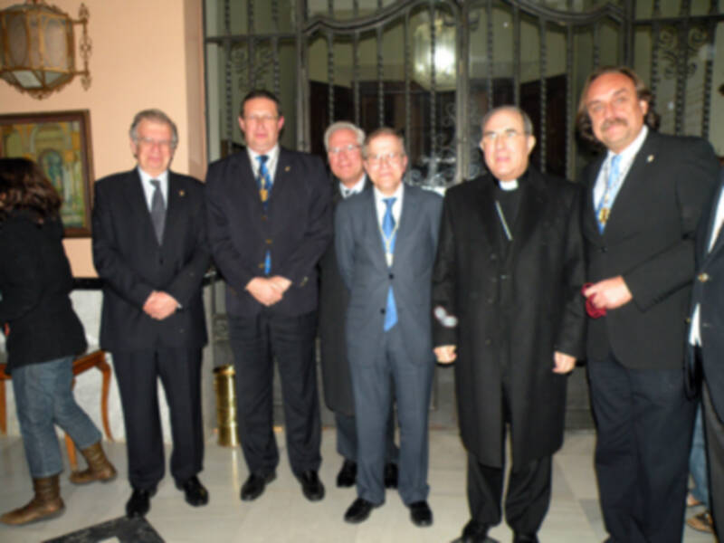 Sevilla.El Ateneo reconoció la labor de Caritas Diocesana con la medalla de Oro de su instituición.