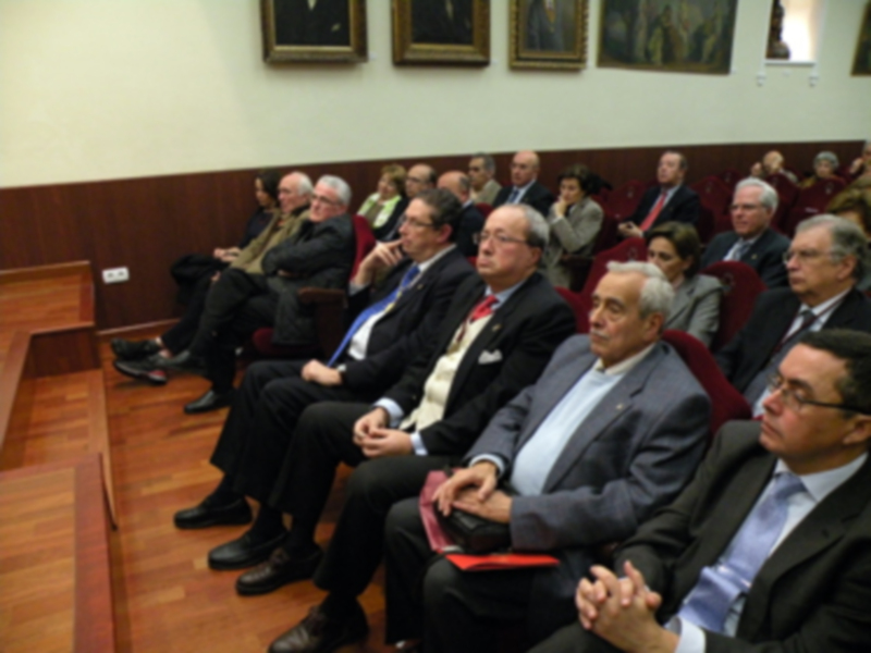 Sevilla.El Ateneo reconoció la labor de Caritas Diocesana con la medalla de Oro de su instituición.