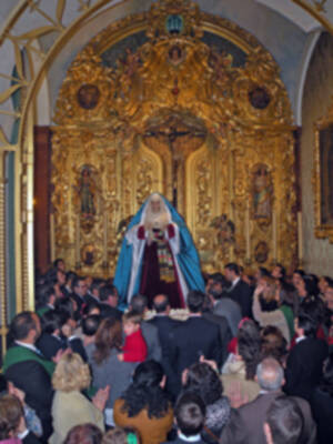 Provincia. Procesión claustral de los titulares de la Hermandad de Vera-cruz de Alcalá del Río.