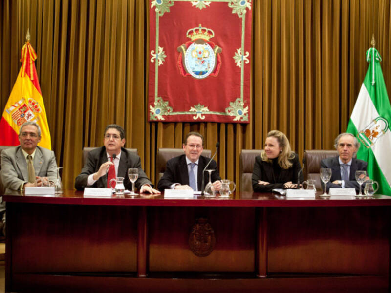 El consejero de Justicia e Interior clausura unas jornadas sobre la crisis financiera en el Colegio de Abogados de Sevilla