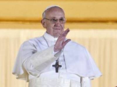 Habemus Papam- hoy a las 19:10 h. comenzó a salir humo blanco en la fumata del Conclave. Una más tarde el nuevo Papa se llamará Francisco I.