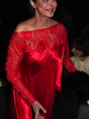 Claudia Revuelta debuta sobre la pasarela 