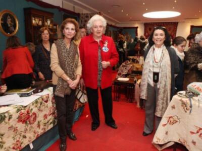 La Infanta Pilar inaugura el rastrillo en Sevilla ante la ausencia de la duquesa de Alba