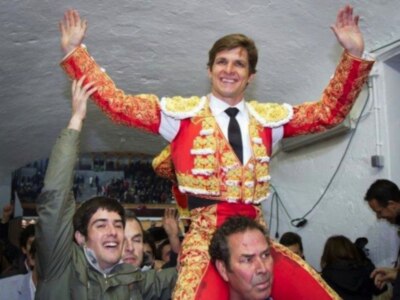 El Juli reaparece en Olivenza y sale por la puerta grande