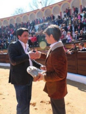 El Juli reaparece en Olivenza y sale por la puerta grande