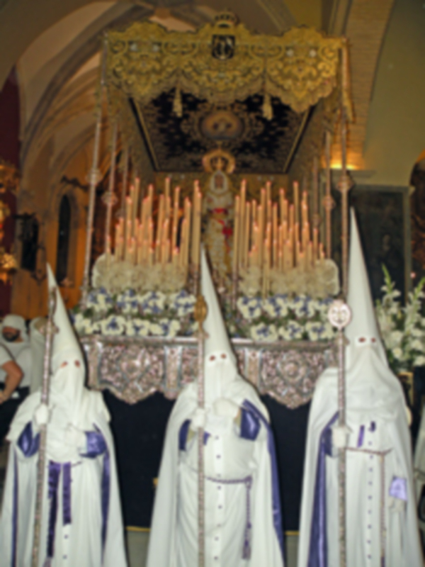 La Hermandad del Nazareno de Alcalá del río sin completar su estación.