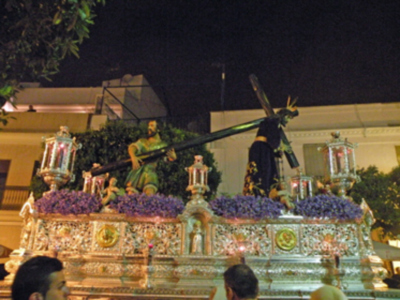 La Hermandad del Nazareno de Alcalá del río sin completar su estación.