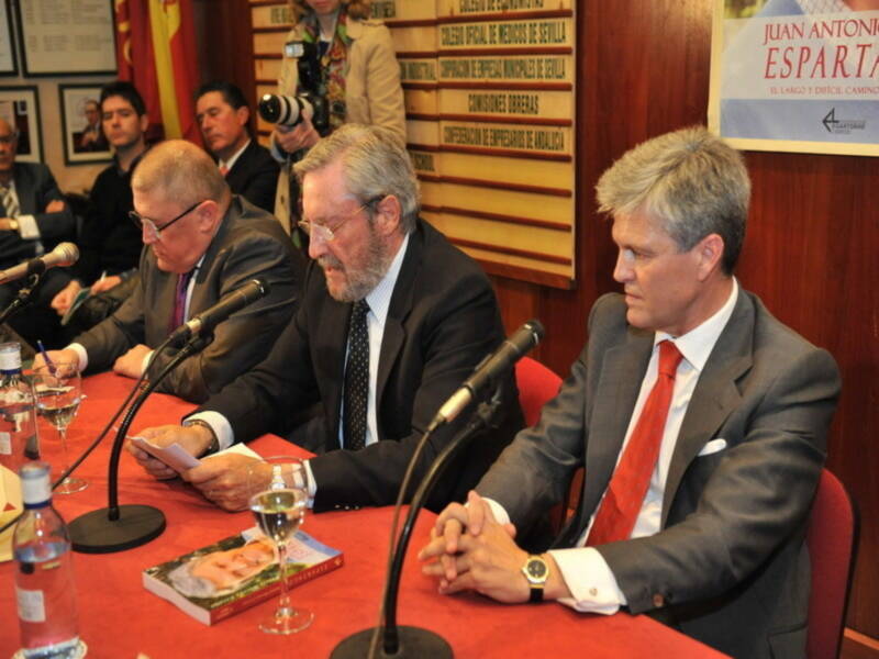 Gran éxito de la presentación del libro de Espartaco en Antares