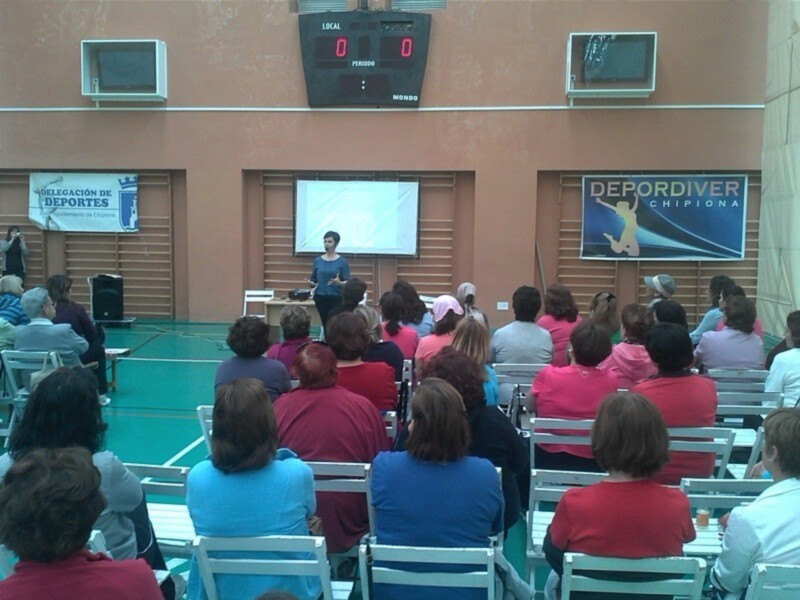 Más de un centenar de mujeres participan en una charla sobre el mantenimiento del suelo pélvico en la mujer(Chipiona)