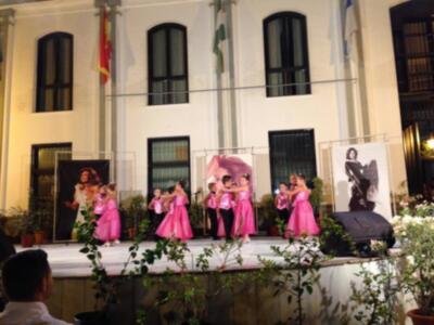 El espectáculo Sevilla canta a Rocío llenó la plaza de Andalucía(Chipiona)