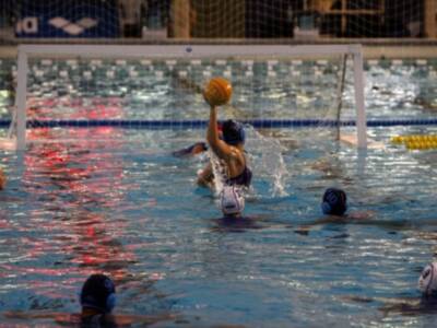 Huérfano estreno de año de las chicas del Club Waterpolo Dos Hermanas