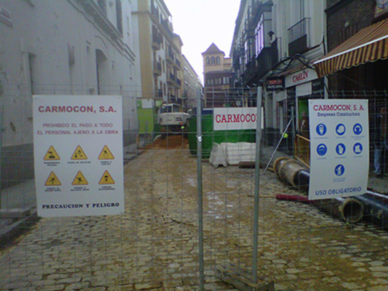 La calle Jesús del Gran Poder, 7 meses cortada al tráfico por obras.